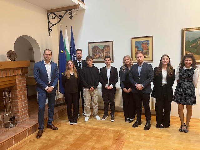 Slovenski študentje mednarodnih odnosov obiskali veleposlaništvo Bolgarije